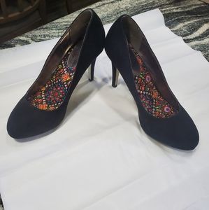 Adorable black Steve Madden high heel